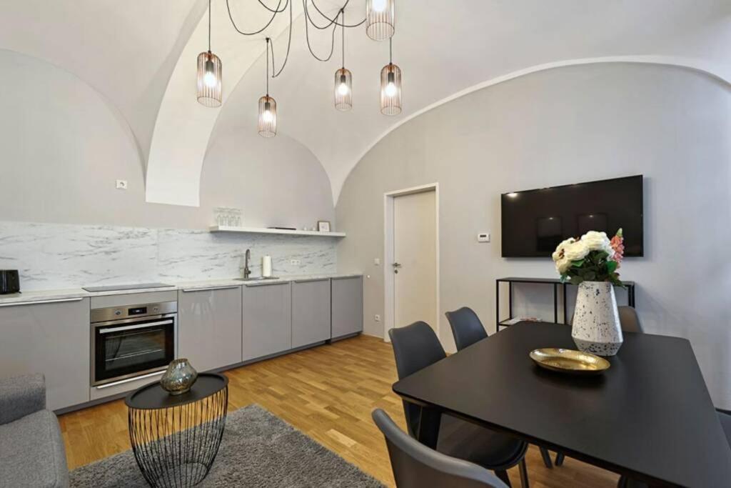 Vienne City Apartment Crown 6 Exterior foto